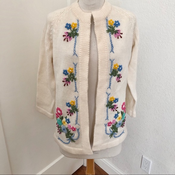 EUC Vintage 1960s Vic & Vic Floral Cardigan - Picture 2 of 5